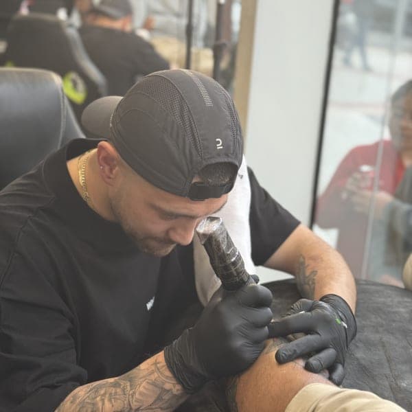 Tatuaje de puntillismo ilustrativo